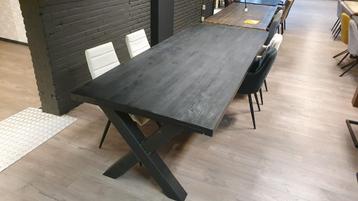 Zwarte mangohouten eettafel van 280x110cm beschikbaar voor biedingen