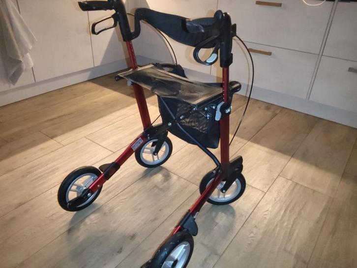 COMFORT M, GEMINO 30 rood, rugsteun, dienblad,soft BANDEN, Diversen, Rollators, Zo goed als nieuw, Lichtgewicht, Opvouwbaar, Ophalen of Verzenden