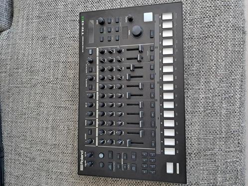 Te ruil Roland TR8S en Roland TB03, Muziek en Instrumenten, Synthesizers, Zo goed als nieuw, Roland, Ophalen