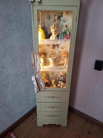 .Brocante kast beschikbaar voor biedingen
