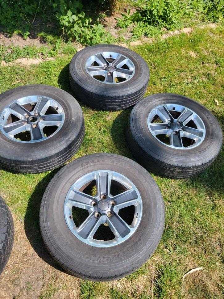 Jeep Wrangler Velgen + Banden (4x), Auto-onderdelen, Banden en Velgen, Banden en Velgen, Zomerbanden, 17 inch, 245 mm, Terreinwagen
