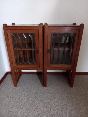 Te koop nachtkastjes beschikbaar voor biedingen