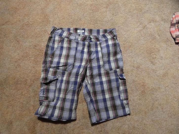 Korte broek Sutherland mt 36, Kleding | Dames, Broeken en Pantalons, Gedragen, Maat 36 (S), Paars, Kort, Ophalen of Verzenden