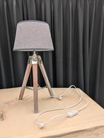 Mooie tafellamp driepoot met grijze lampenkap!, Metaal, Landelijk sober, Ophalen of Verzenden, Zo goed als nieuw