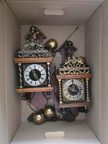 2 Antieke Hangklokken - Koopje! beschikbaar voor biedingen