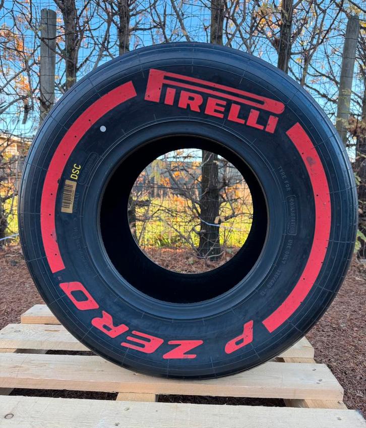 Pirelli F1 soft achterband, Verzamelen, Automerken, Motoren en Formule 1, Zo goed als nieuw, Formule 1, Ophalen of Verzenden