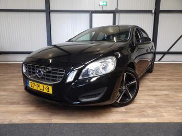 Volvo V60 T3 - ecc - navigatie - trekhaak - zeer nette staat beschikbaar voor biedingen