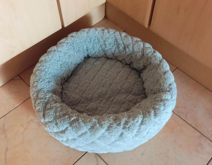 Beeztees hondenmand lichtgrijs - 43x43x13 cm, Dieren en Toebehoren, Hondenmanden, Ophalen of Verzenden