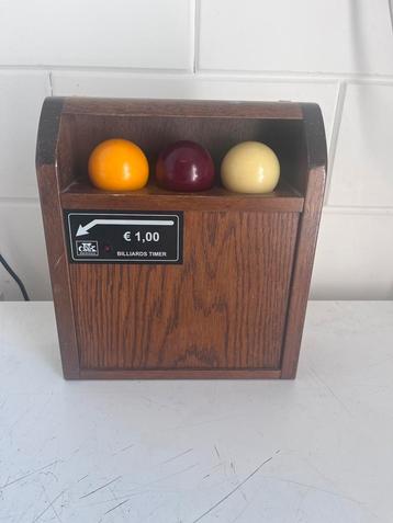 Klassieke biljartklok van D&K & 2X Klassieke Biljart lampen beschikbaar voor biedingen