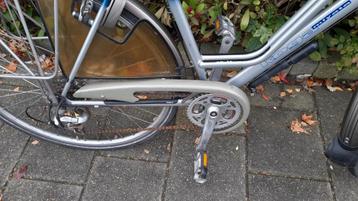 
Herenfiets Batavus 
28 inch frame 56cm 
24 versnellingen  
 beschikbaar voor biedingen