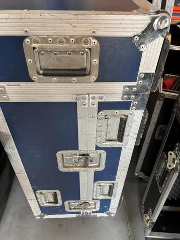 Midas pro1 flightcase met bier/beschermkap beschikbaar voor biedingen