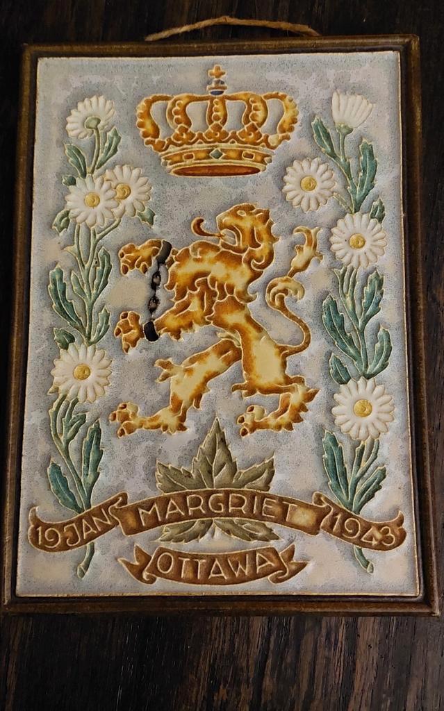 Geboorte/cloisonne tegel Margriet 1943 Porceleyne fles Delft, Antiek en Kunst, Antiek | Wandborden en Tegels, Ophalen of Verzenden