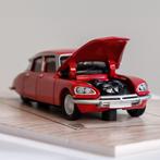 Hot Wheels x MoMA Citroën DS 23 Sedan, Hobby en Vrije tijd, Modelauto's | 1:18, Ophalen of Verzenden, Zo goed als nieuw, Auto