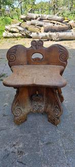Oud houten stoeltje., Ophalen