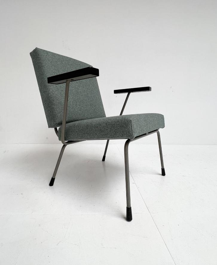 Opnieuw gestoffeerde blauwe Gispen 1401 fauteuil, 1950's, Huis en Inrichting, Fauteuils, Gebruikt, Metaal, Stof, 50 tot 75 cm