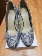 Noë pumps maat 38,5 grijze slangenprint, Kleding | Dames, Ophalen of Verzenden, Zo goed als nieuw, Grijs