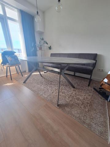 Ovale eettafel betonlook 200cm beschikbaar voor biedingen