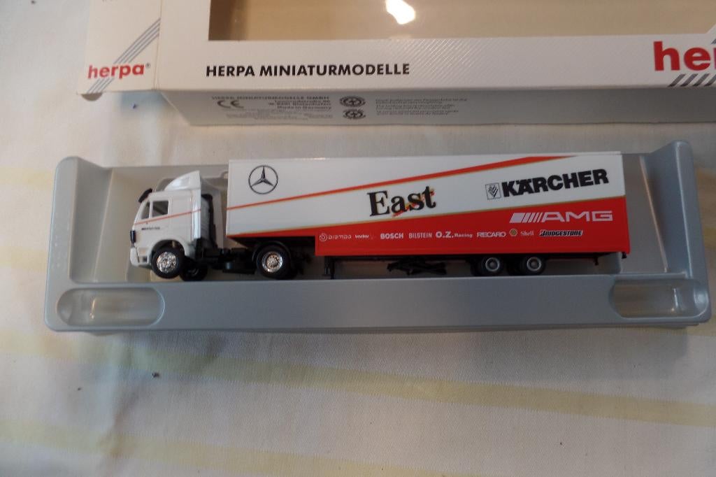 Mercedes trekker / oplegger Karcher (Herpa), Verzenden, Nieuw, Bus of Vrachtwagen, Herpa