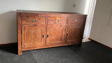 Dressoir beschikbaar voor biedingen