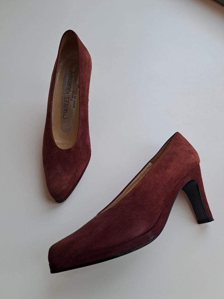 designer Charles Jourdan steenrode suède pump, hak 36, Kleding | Dames, Schoenen, Zo goed als nieuw, Pumps, Bruin, Ophalen of Verzenden