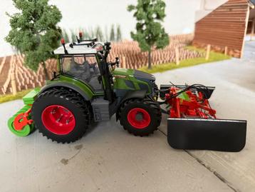 Fendt 620 met holaras kuilverdeler / silage packer beschikbaar voor biedingen