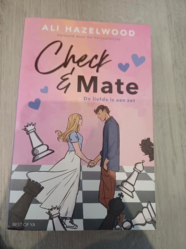 Ali Hazelwood - Check & Mate, Boeken, Kinderboeken | Jeugd | 13 jaar en ouder, Nieuw, Ophalen