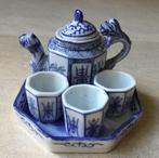 Miniatuur Chinees blauw/wit thee setje met dienblad gemerkt, Antiek en Kunst, Verzenden