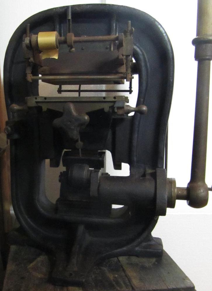 Antieke DRUKPERS, Antiek en Kunst, Antiek | Gereedschap en Instrumenten, Ophalen