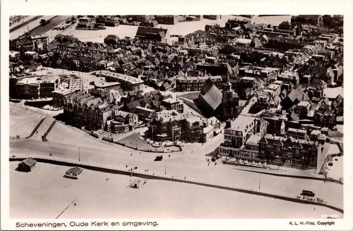Scheveningen - Oude Kerk en omgeving luchtopname, Verzamelen, Ansichtkaarten | Nederland, Ongelopen, Zuid-Holland, 1940 tot 1960