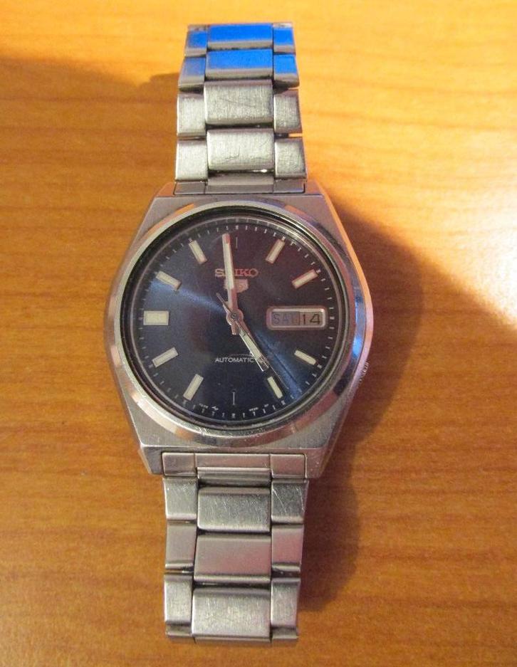 Seiko 5 automatic blue dail, Sieraden, Tassen en Uiterlijk, Horloges | Antiek, Polshorloge, Seiko, Staal, 1960 of later, Met bandje
