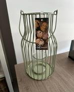 Groene metalen lantaarn met glas, Huis en Inrichting, Woonaccessoires | Kandelaars en Kaarsen, Ophalen, Zo goed als nieuw, Metaal