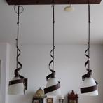 Unieke tafel hanglampenset met melkglas, Huis en Inrichting, Lampen | Hanglampen, Ophalen, Zo goed als nieuw, Glas, 75 cm of meer