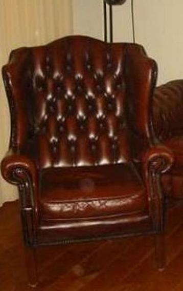 Chesterfield bank en fauteuil beschikbaar voor biedingen