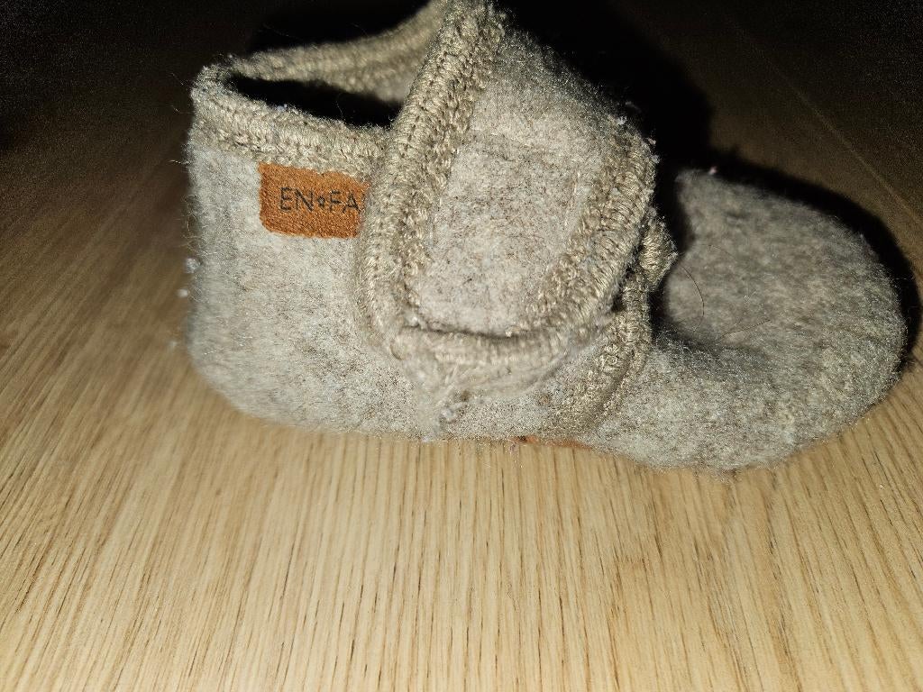 Enfant kinderpantoffels wool sand maat 23/24, Kinderen en Baby's, Kinderkleding | Schoenen en Sokken, Ophalen, Jongen of Meisje