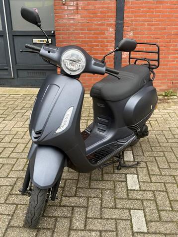 Senzo Rivalux R uit 2023 45km bromscooter 1e eigenaar! beschikbaar voor biedingen