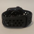 Apple Watch Series 6 Nike (40mm) Grijs (Zwart), Sieraden, Tassen en Uiterlijk, Smartwatches, Apple, Gebruikt, Support@apple.com