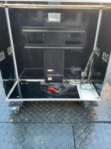 Flightcase Boris case met tv lift  beschikbaar voor biedingen
