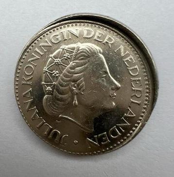 Zeer zeldzame misslag gulden 1977 “petje” opstaande rand beschikbaar voor biedingen