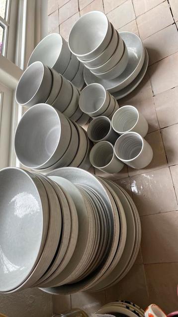 Uniq Grijs/Beige Servies beschikbaar voor biedingen
