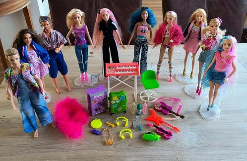 Barbie Speelset Disco 8 Barbies met 2 Ken Mattel, Kinderen en Baby's, Speelgoed | Poppen, Zo goed als nieuw, Barbie, Ophalen of Verzenden