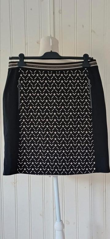 Mooi zwart/beige rokje van Betty Barclay     maat 42  beschikbaar voor biedingen