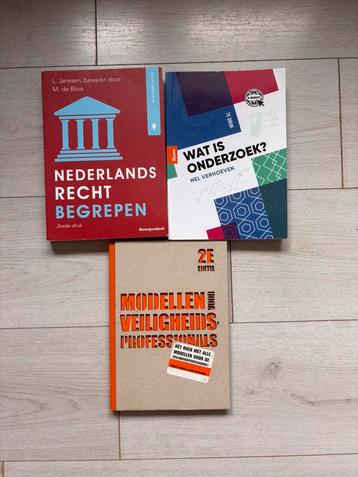Boeken bundel Integrale Veiligheidskunde beschikbaar voor biedingen