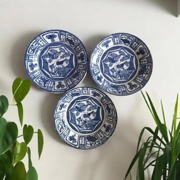Drie Chinese wandborden met volgels beschikbaar voor biedingen