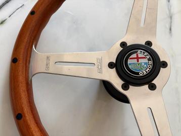 Momo houten stuur  met naaf voor Alfa 105 Giulia Bertone etc beschikbaar voor biedingen