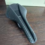Fizik Versus Evo Adaptive VS 00 146mm regular, Overige merken, Racefiets, Ophalen of Verzenden, Zo goed als nieuw