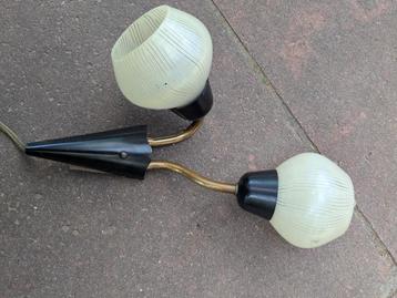 vintage wandlamp melkglas beschikbaar voor biedingen