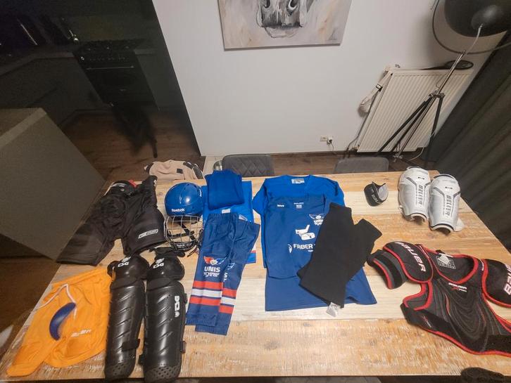 IJshockey Outfit Junior - Complete Set, Sport en Fitness, IJshockey, Gebruikt, Kleding, Ophalen