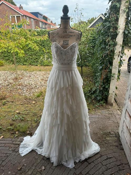 Unieke handgemaakte trouwjurk –maat M/L – nieuwprijs € 2.000, Kleding | Dames, Trouwkleding en Trouwaccessoires, Zo goed als nieuw
