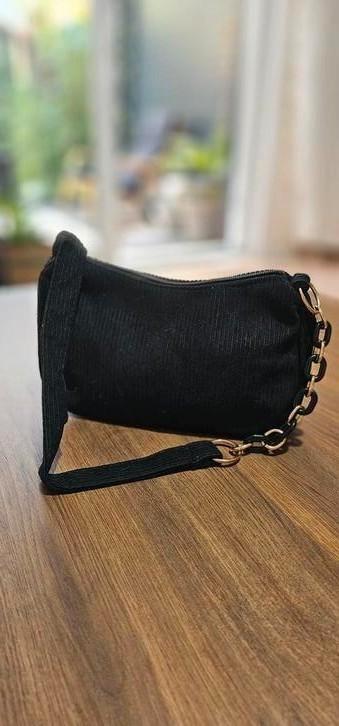 Nieuwe Zwarte Schoudertas – 24x13 cm – Nooit Gebruikt
 beschikbaar voor biedingen