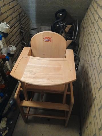 Kinder eetstoel en tafel  beschikbaar voor biedingen